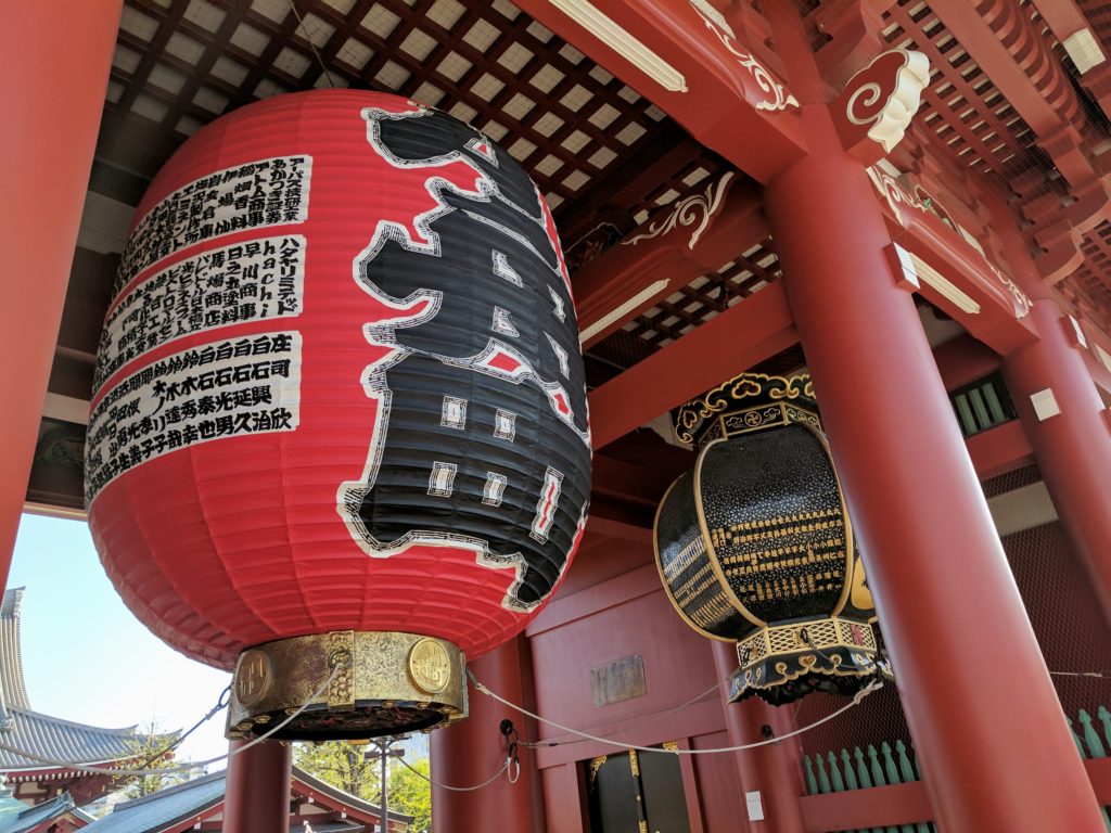 lantern on hozomon gate